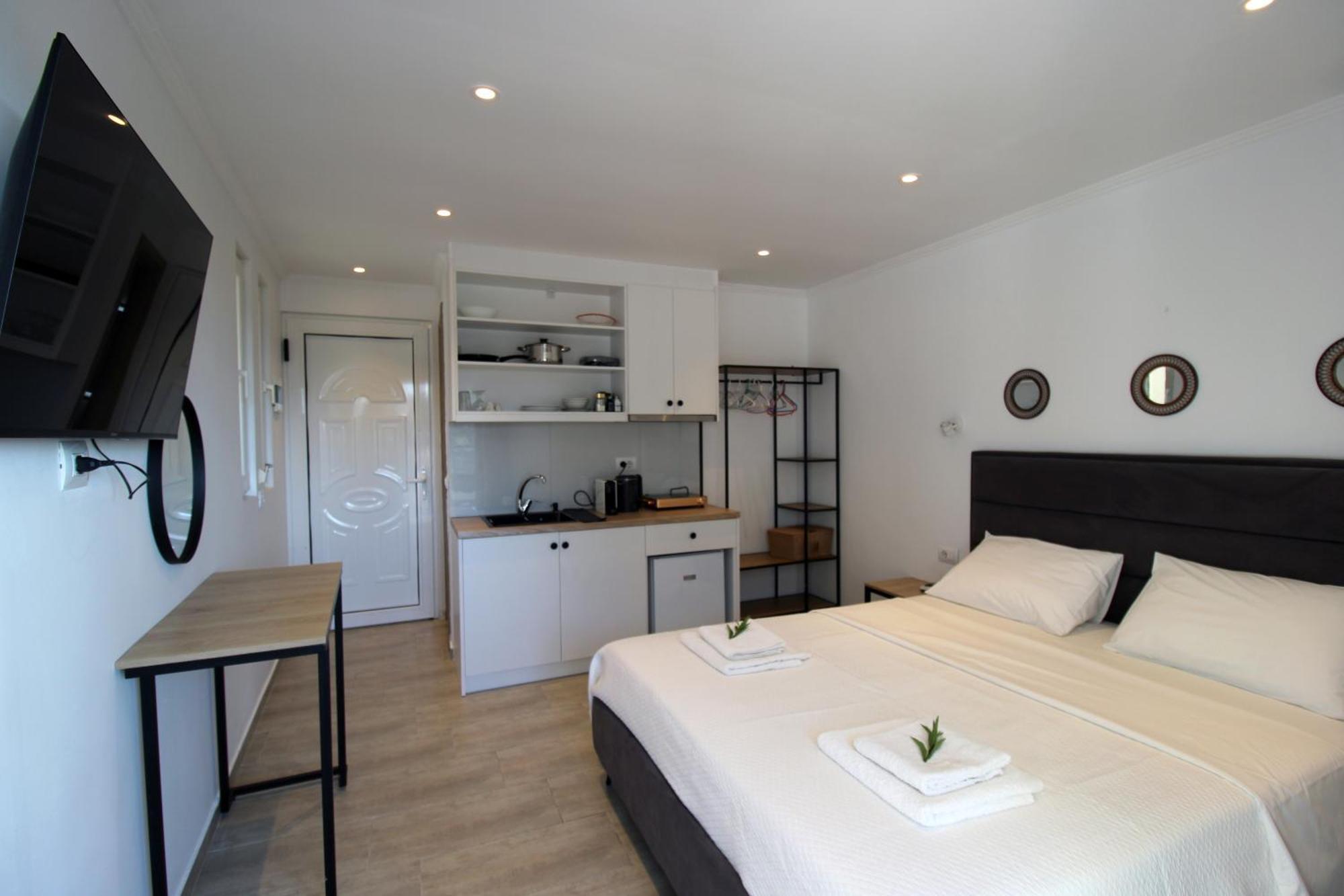 Melina'S Seaside Retreat Aparthotel Ksamil Exterior photo